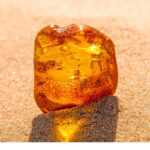 Amber, Vanilla, Dry Woods, Benzoin, Labdanum